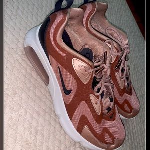 pink women’s Nike’s